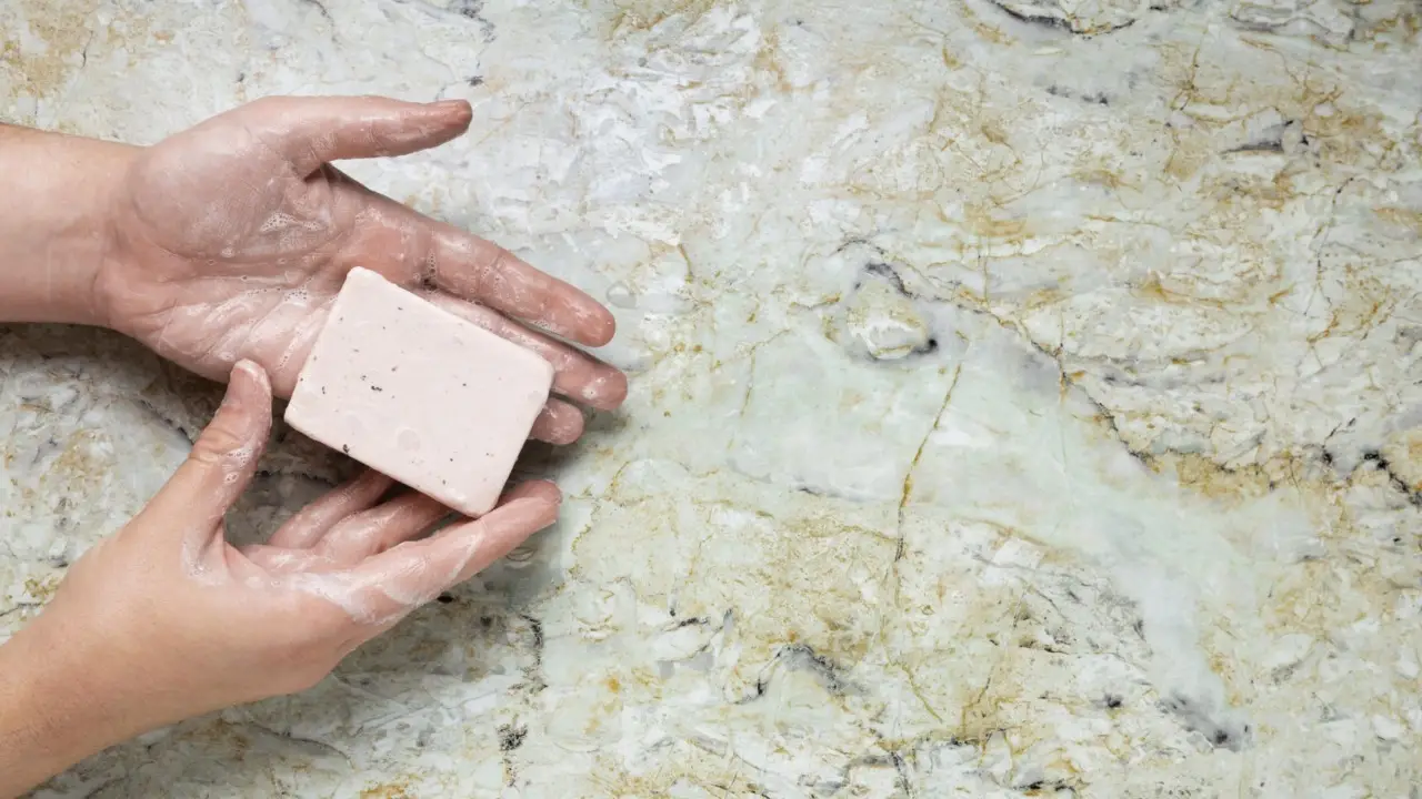 Il trucco geniale per trasformare il sapone solido avanzato in sapone liquido perfetto