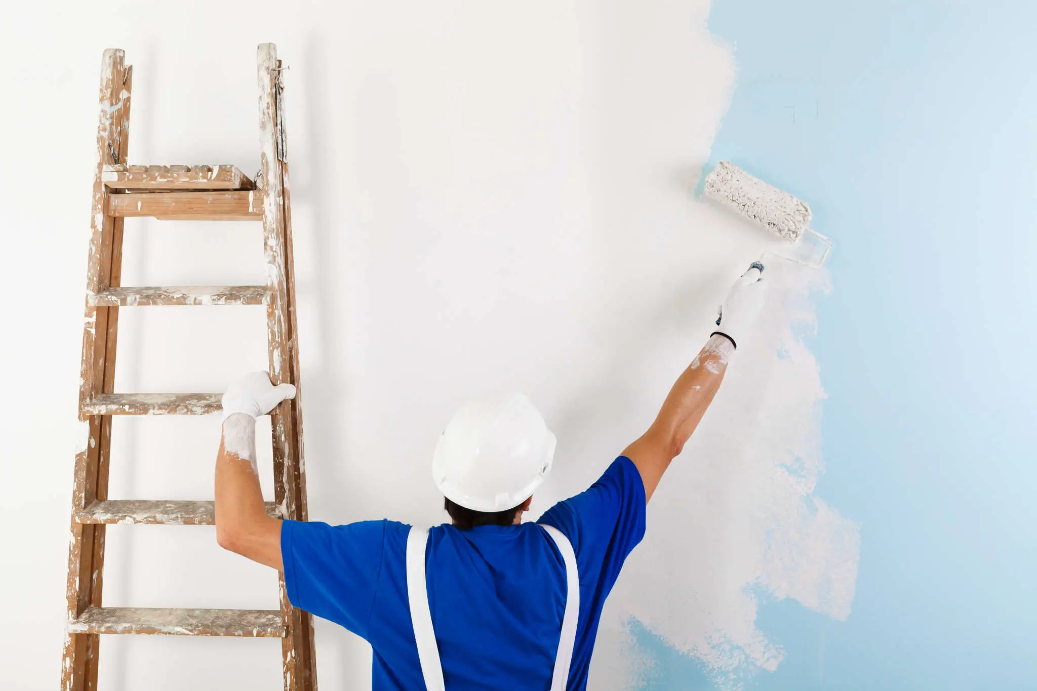 L’errore banale che fai quando usi il rullo e che fa gocciolare la vernice dappertutto